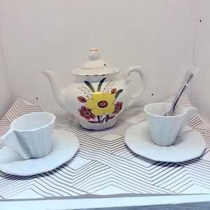 Vintage 1970’s daisy teapot, pair of  Portugal tea cups saucers unopened spoons